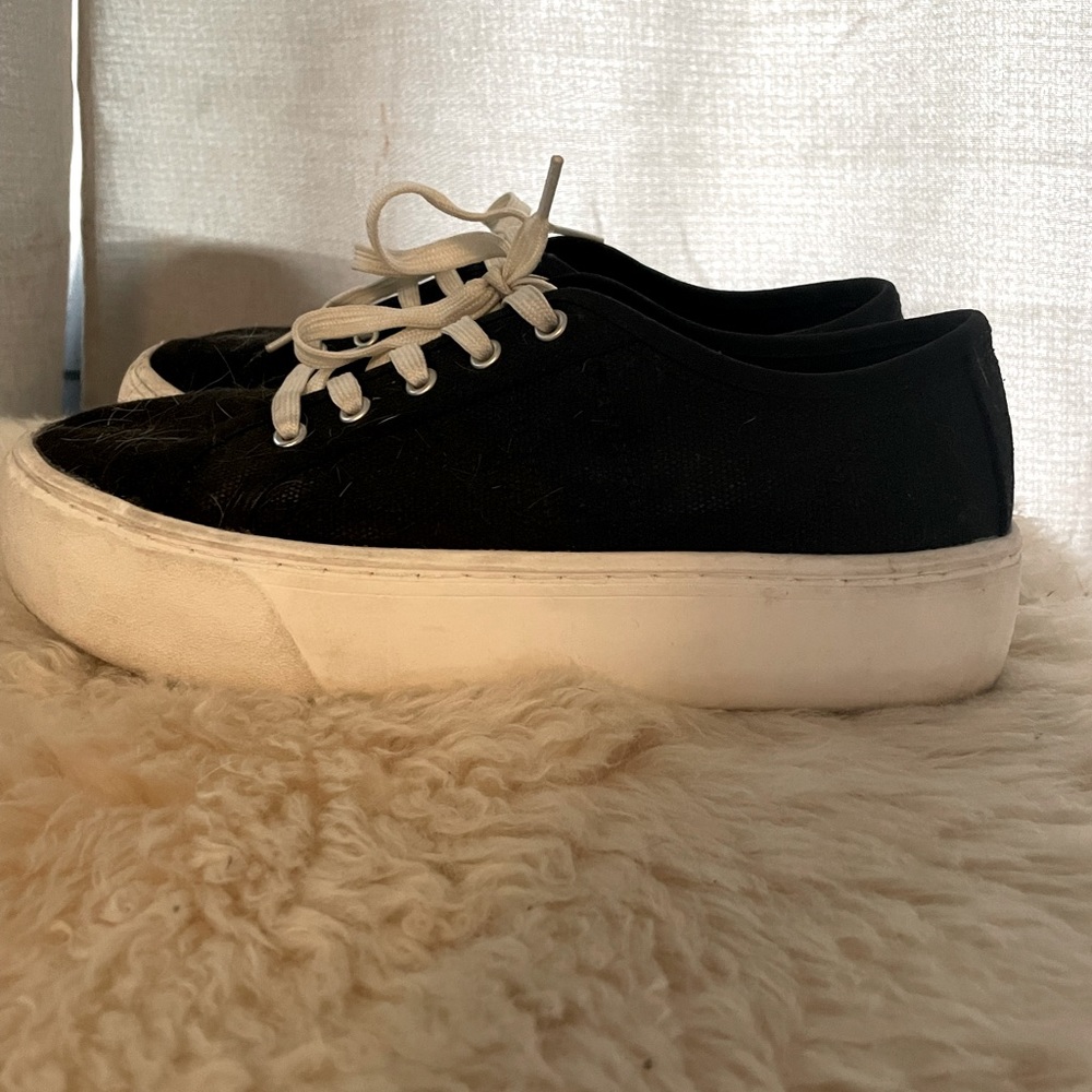 Platform everyday black sneaker